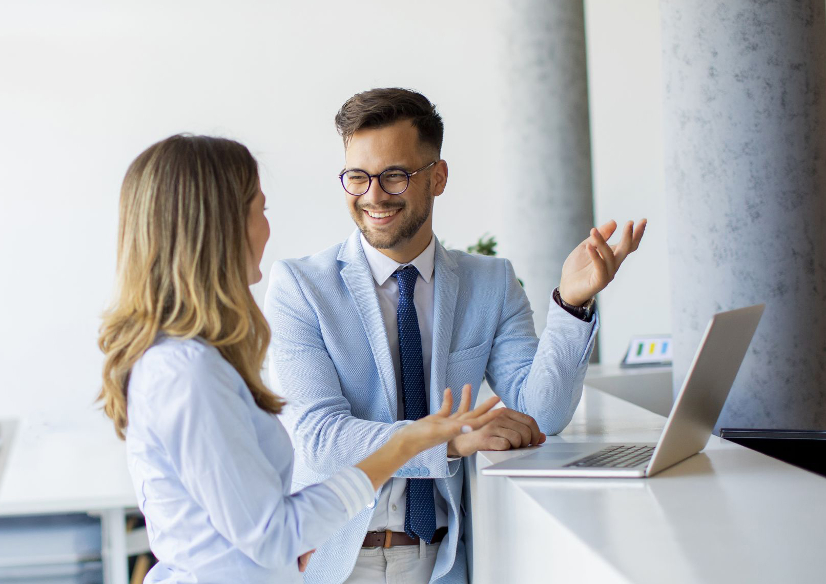Karriereberatung Manager und Berater im Gespräch über ihre HR Karriere | Individuelle HR-Karriereberatung bei HRblue